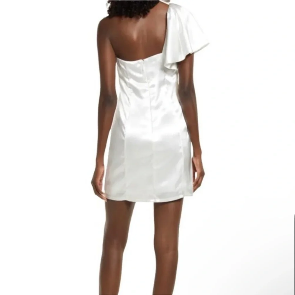 Lulu’s Love The Applause White Satin One Shoulder Dress Large